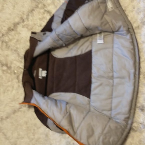 Columbia youth size 14/16 quilted winter coat with zip pockets,adjustable wrists - Picture 9 of 16
